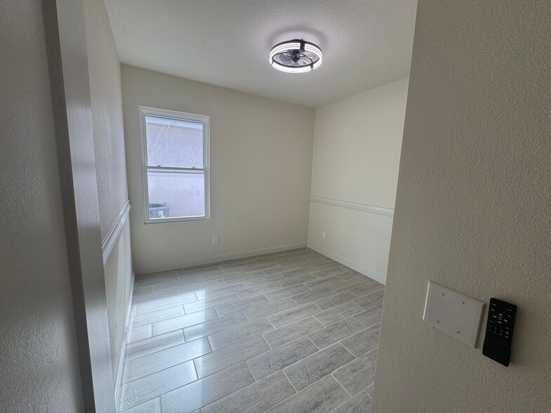 Building Photo - 839 Knollwood Dr