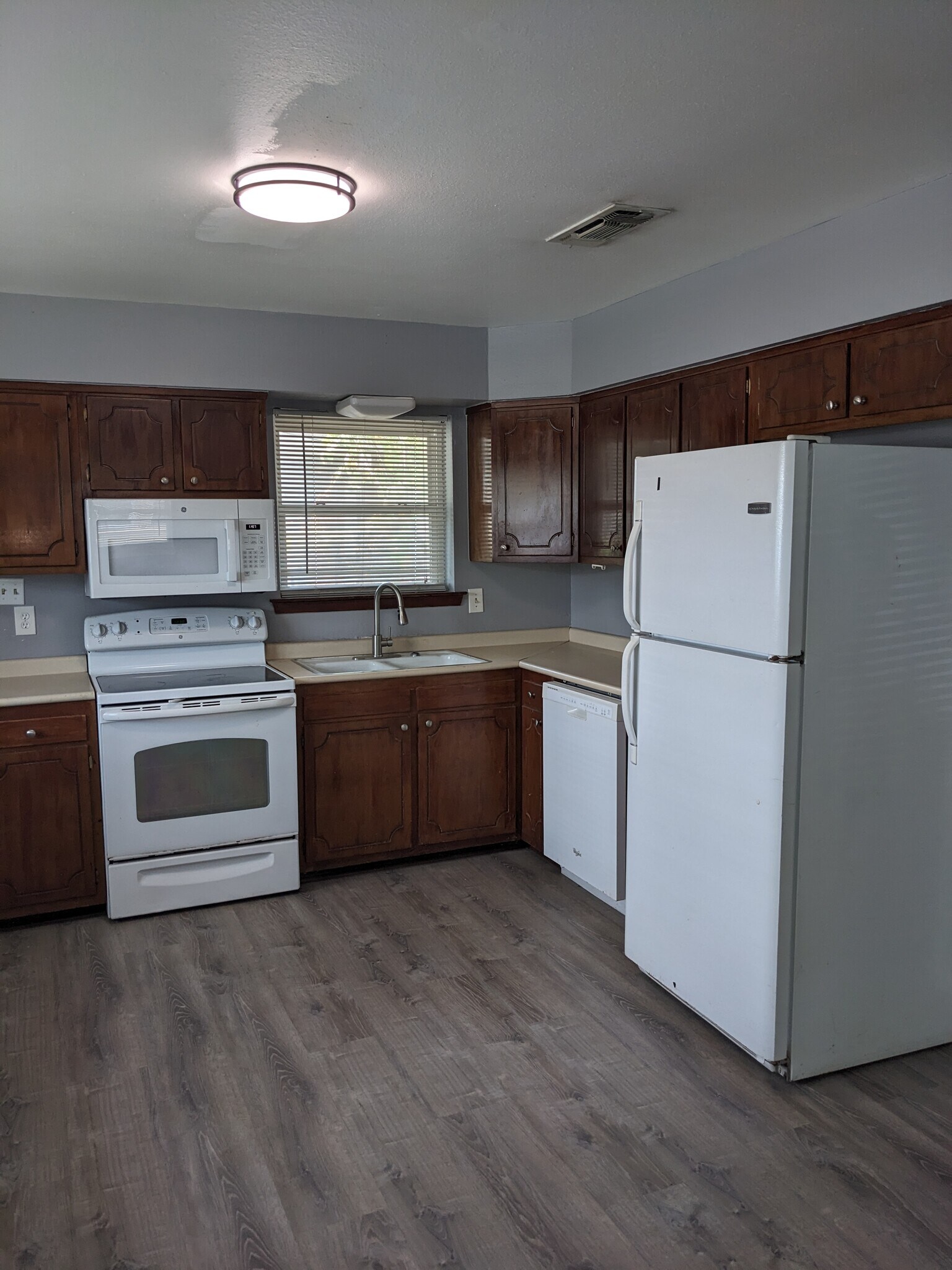 Building Photo - 4513 Temple St