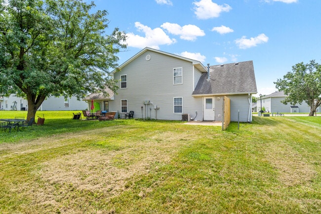 Building Photo - 2507 Carnation Dr