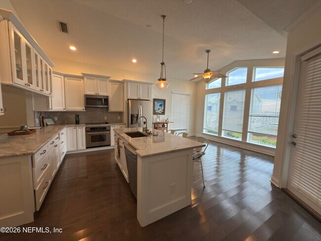 Building Photo - 692 Sand Isles Cir