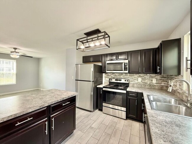 Building Photo - 390 Fieldspar Ln