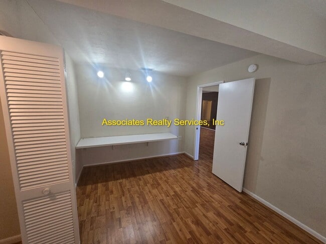 Building Photo - Turkey Creek Condo- Three Bedroom, Two Bath 1840 sf