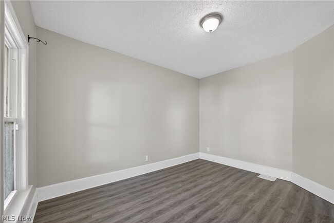 Building Photo - 1566 Winchester Ave