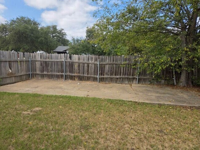 Building Photo - 801 Cagle Ln