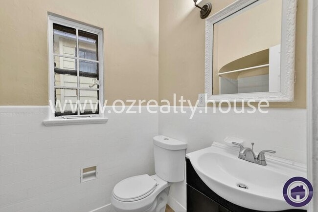 Building Photo - 1766 Milburn Ave