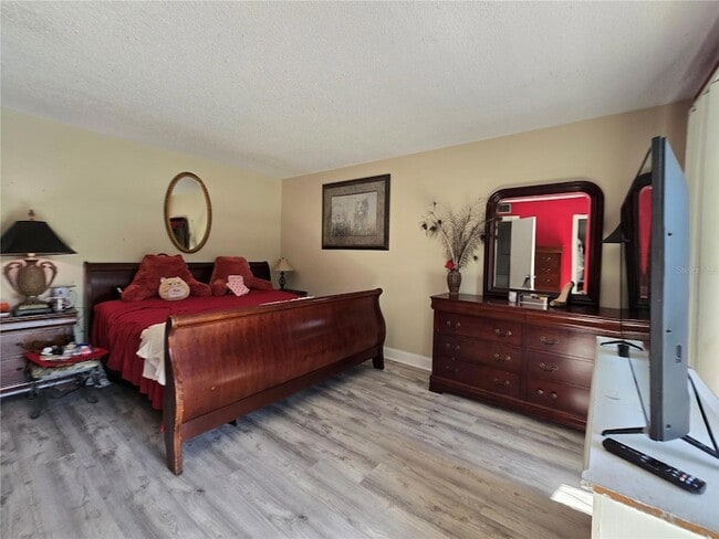 Building Photo - 105 4th Ave NE