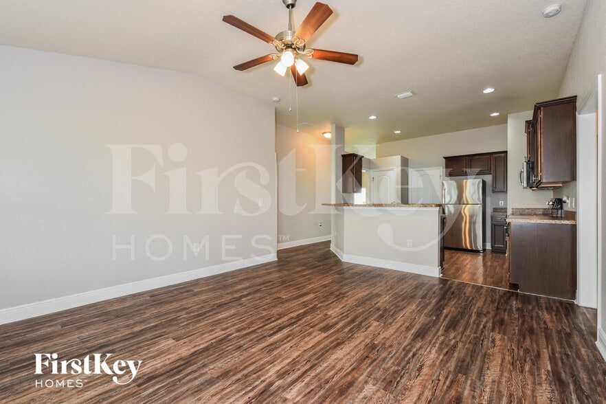 Building Photo - 2716 NW 3rd Ave