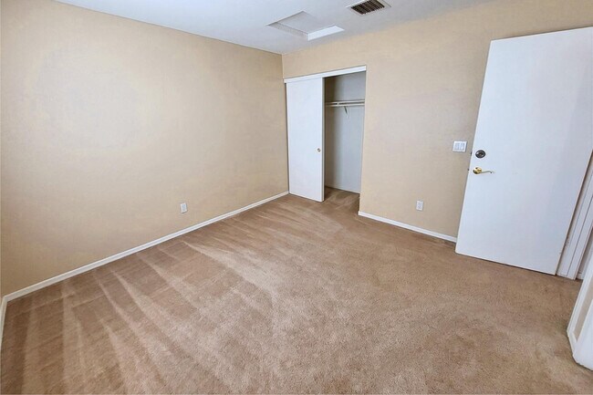 Building Photo - 15547 S Moon Valley Rd