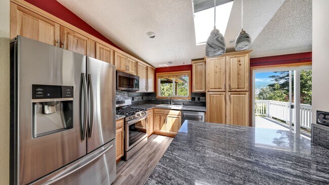 Building Photo - 4 Bed 3 Bath - Partial View - Cap Sante Marina Location - NAS Whidbey
