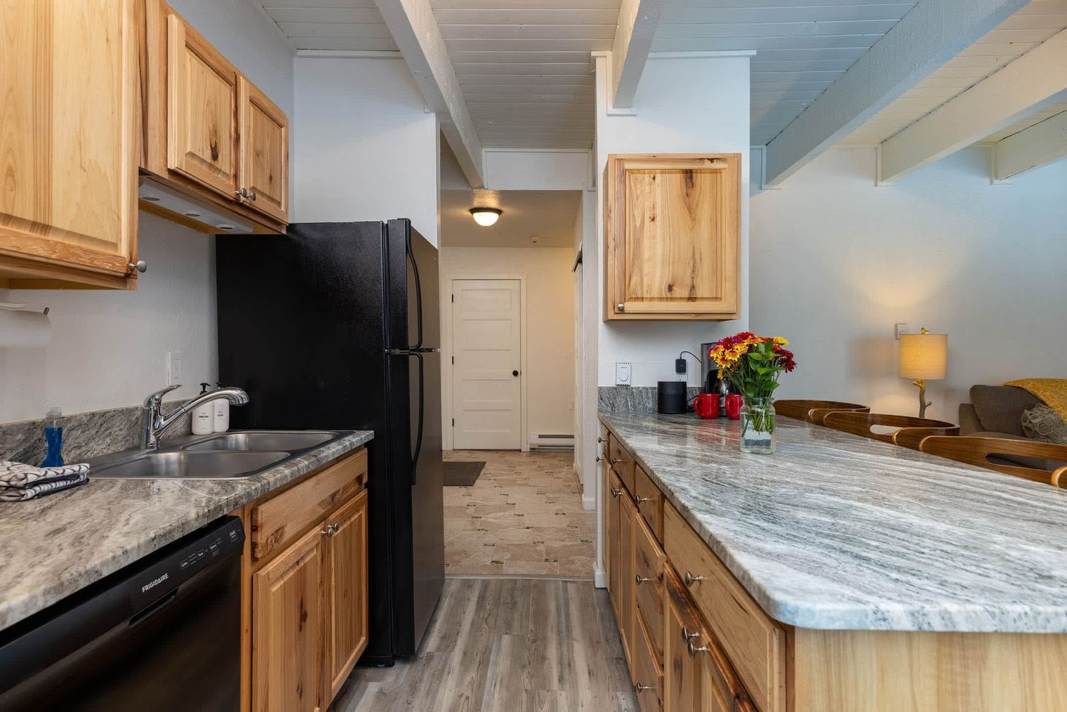 Building Photo - 465-464 4 O'Clock Rd