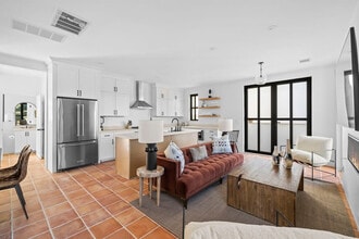 Building Photo - 2701 Bumble Bee Dr