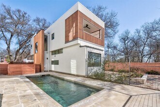 Building Photo - 73 San Saba St