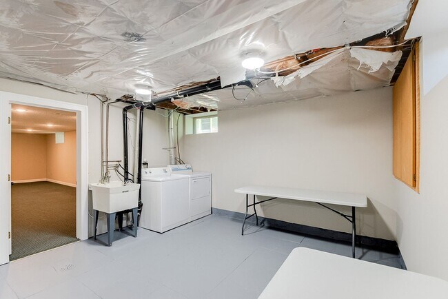 Building Photo - Recently Renovated 4-Bed Close to Macalester, St Thomas, Concordia & St Kate's!