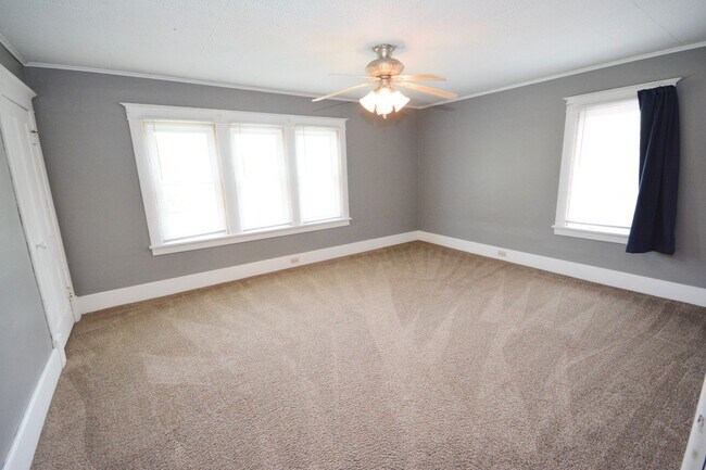 Building Photo - Gorgeous home on corner lot with fenced yard!