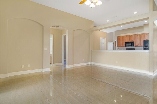 Building Photo - 290 Tower View Dr W