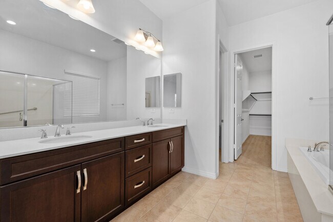 Building Photo - 43720 Vacanza Ct
