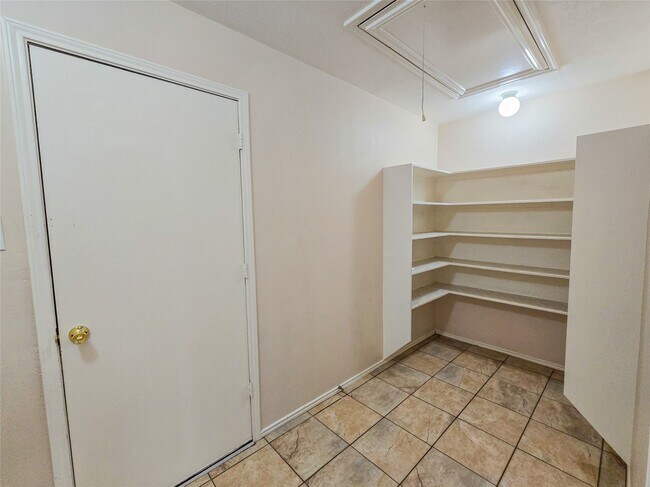 Building Photo - 16131 Taloncrest Dr