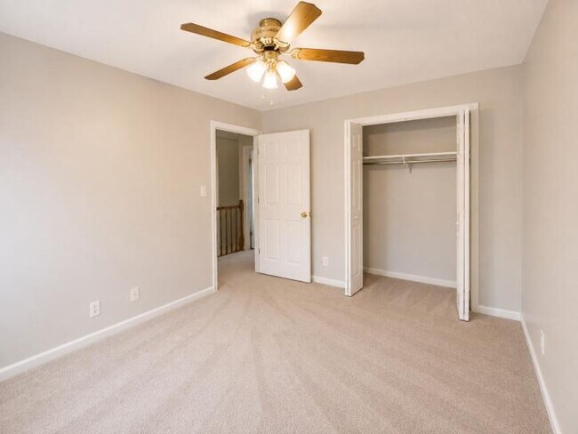 Building Photo - 1034 Persimmon Ct