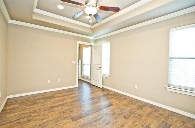 Building Photo - 3057 Azure Ave