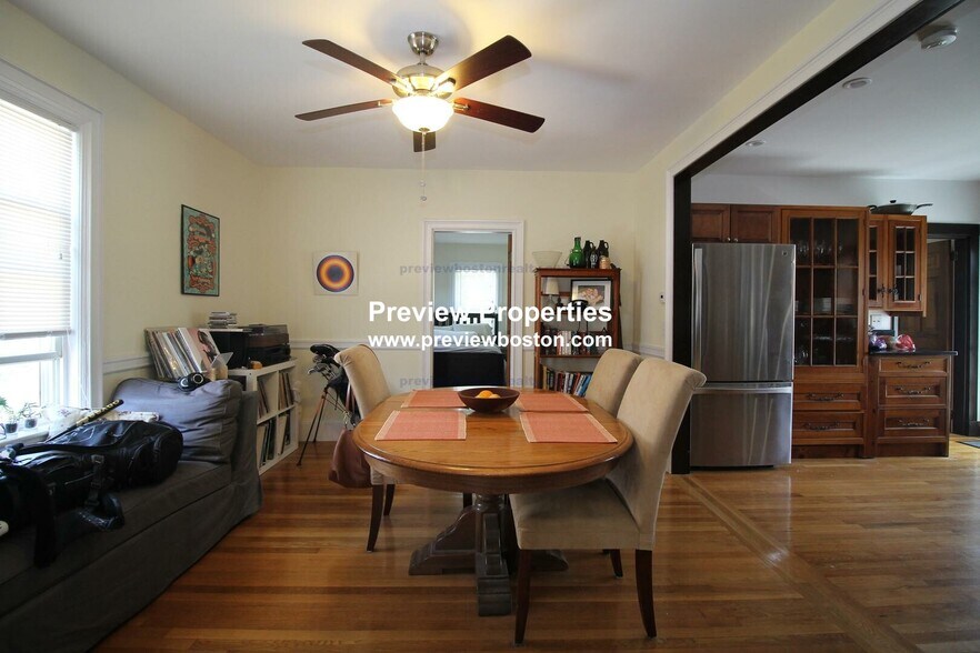 Building Photo - 22 Saybrook St