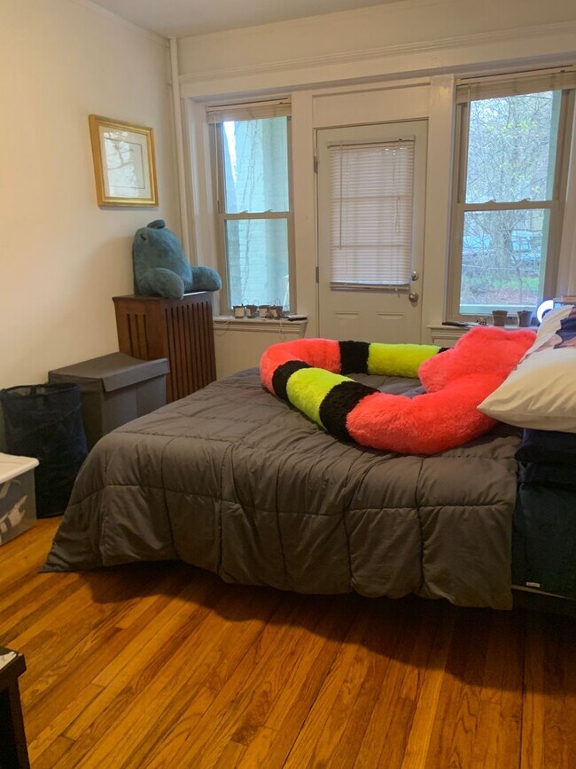 Building Photo - Nicely renovated 1 bed unit in a prime location in Allston!