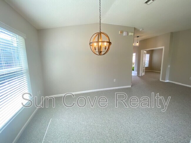 Building Photo - 5107 Gato Del Sol Cir