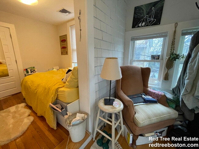 Building Photo - 7 Riverside Pl