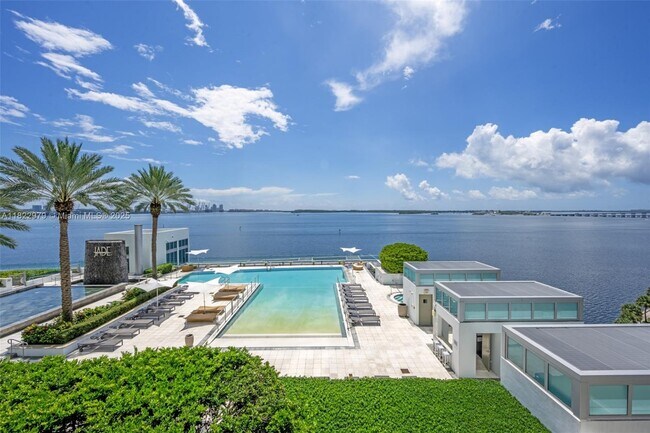 Building Photo - 1331 Brickell Bay Dr