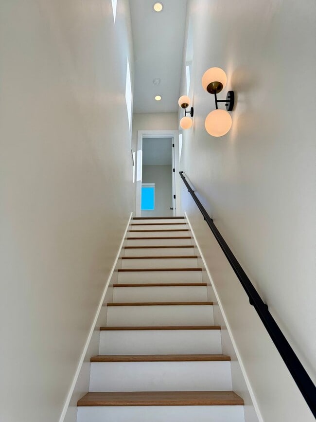 Building Photo - 1865 Zeta Way