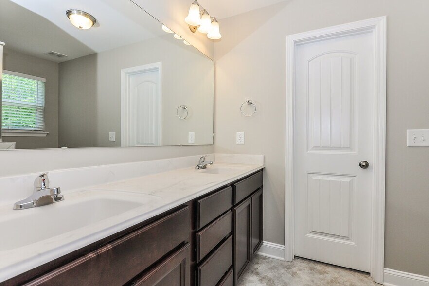 Building Photo - 502 Summerwind Plantation Dr
