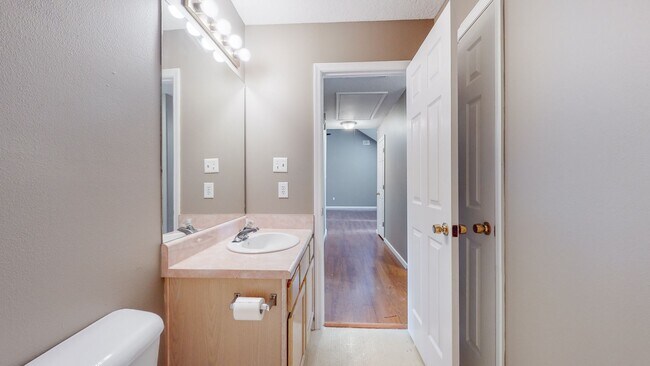 Building Photo - 3 Bedroom 2 Bathroom Home - Hope Creek Subdivision - Richmond Hill