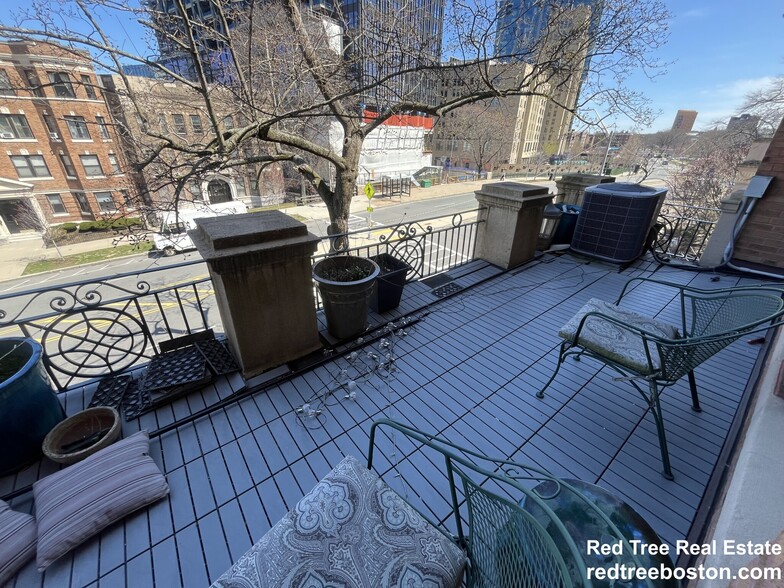 Apt 12 - 458 Park Dr