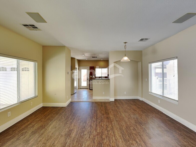 Building Photo - 8845 Red Fox Dr