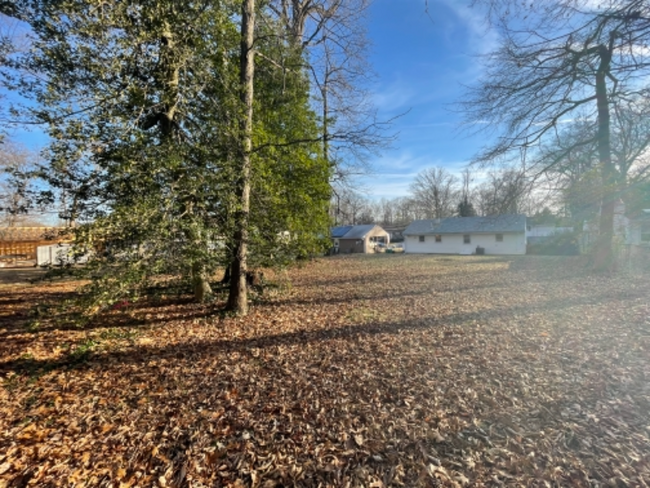 Building Photo - 120 Tulip Dr