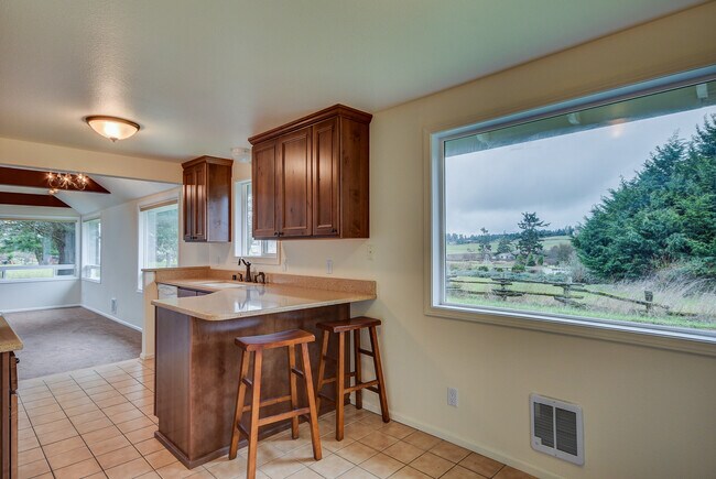Building Photo - 4 Bedroom House in Coupeville