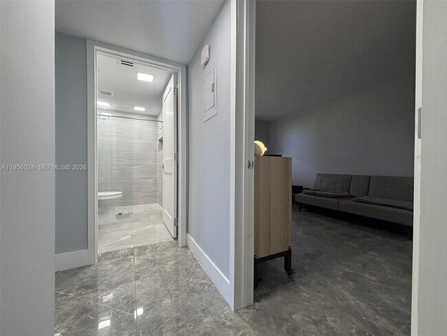 Building Photo - 10865 SW 112th Ave