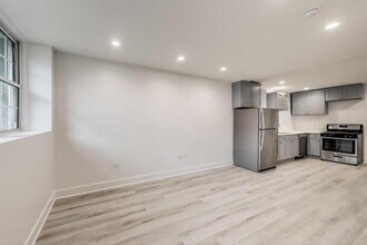 Building Photo - 3 bedroom in Chicago IL 60657