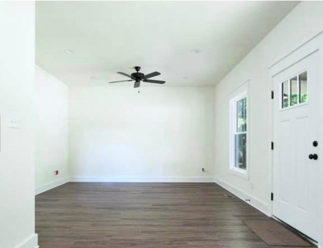 Building Photo - 2226 Riverside Dr