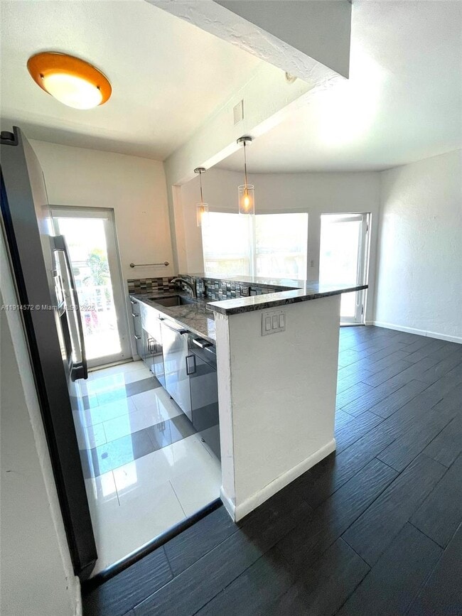 Building Photo - 620 76th St