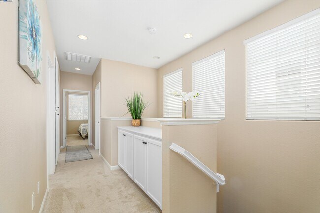 Building Photo - 7459 Starward Dr
