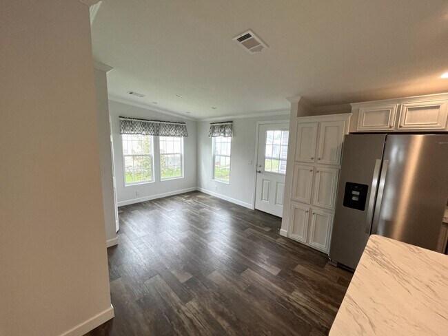 Building Photo - 17100 S Tamiami Trl
