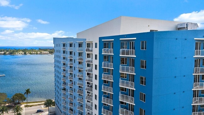 Building Photo - 1551 N Flagler Dr