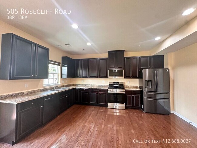 Building Photo - 505 Rosecliff Rd