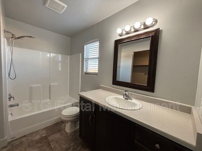 Building Photo - 3102 S Relic Ridge Dr