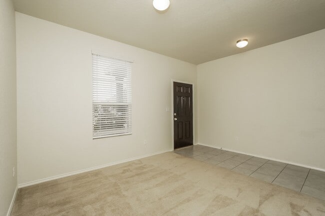 Building Photo - Perfect 3 bedroom ready to call home!