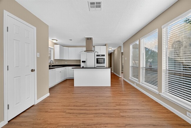Building Photo - 1414 S Kirkwood Rd