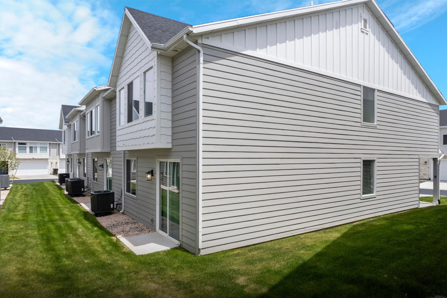 Building Photo - 569 Richland Vly St