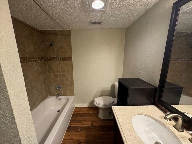Building Photo - 2721 Hurstview Dr