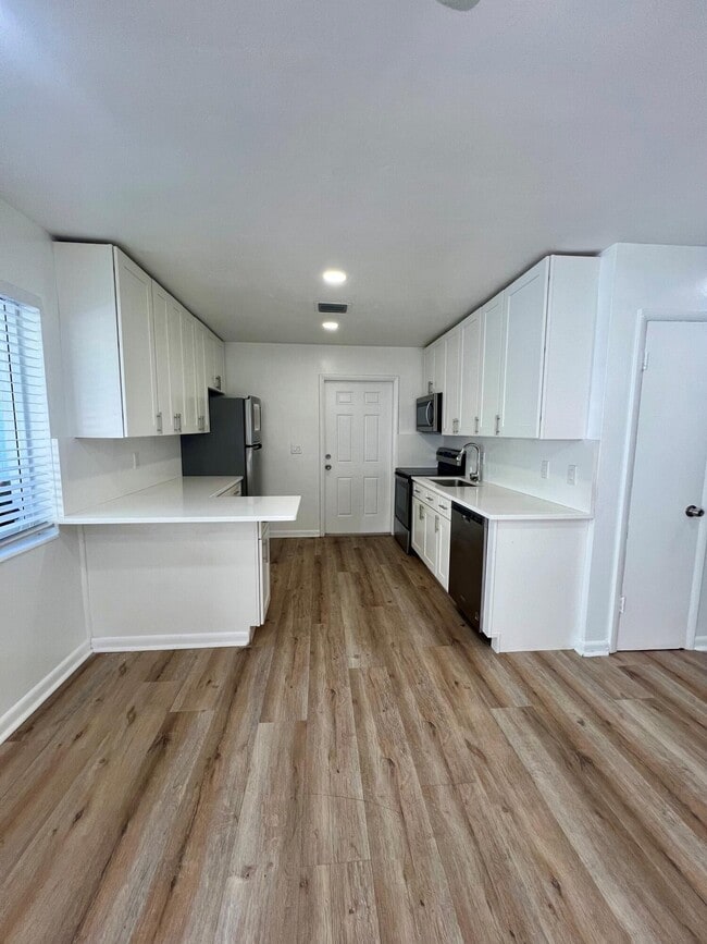 Building Photo - 1235 Beach Rd