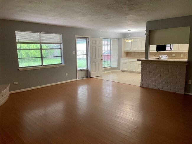 Building Photo - 15803 Baytree Dr